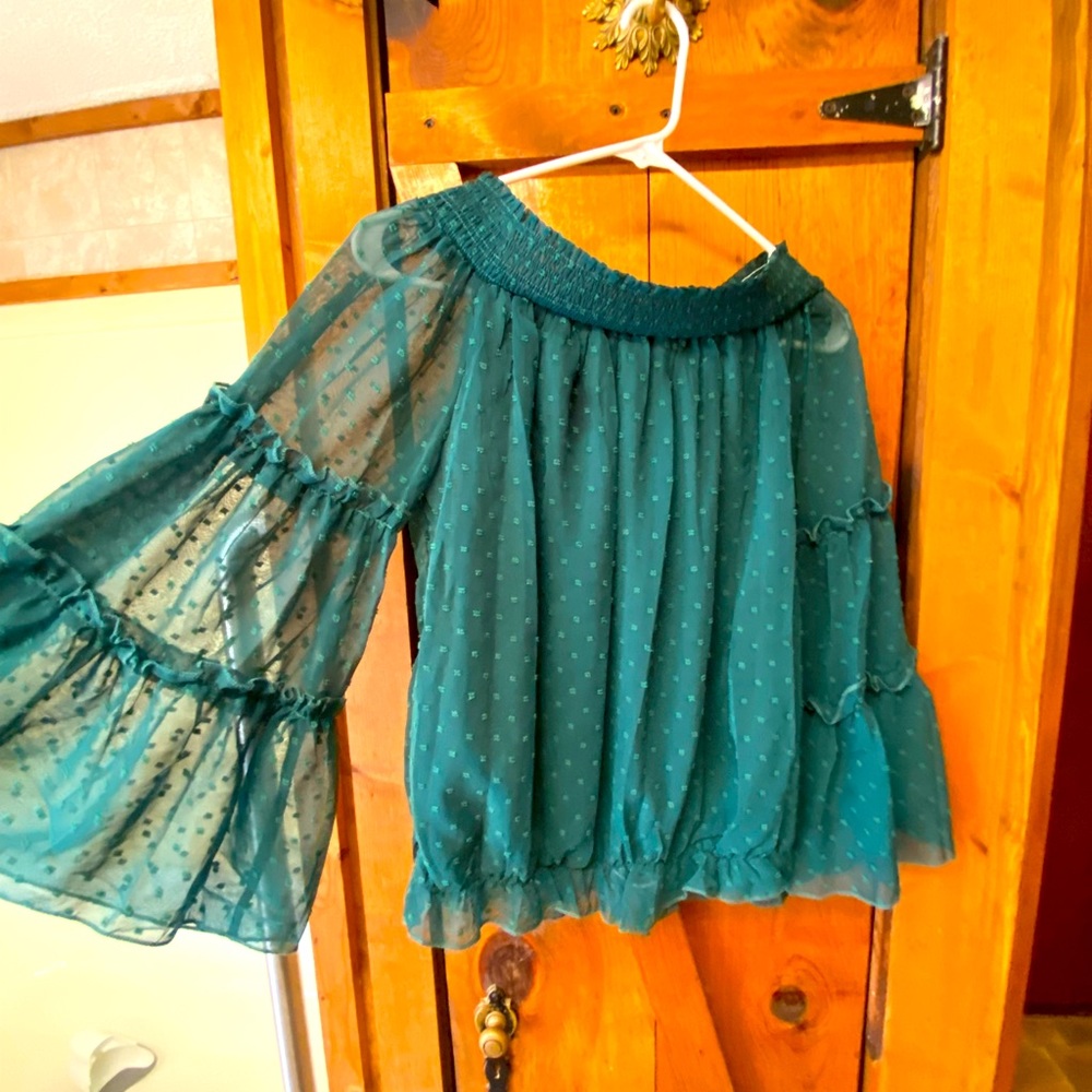 Off the shoulder green bubble top